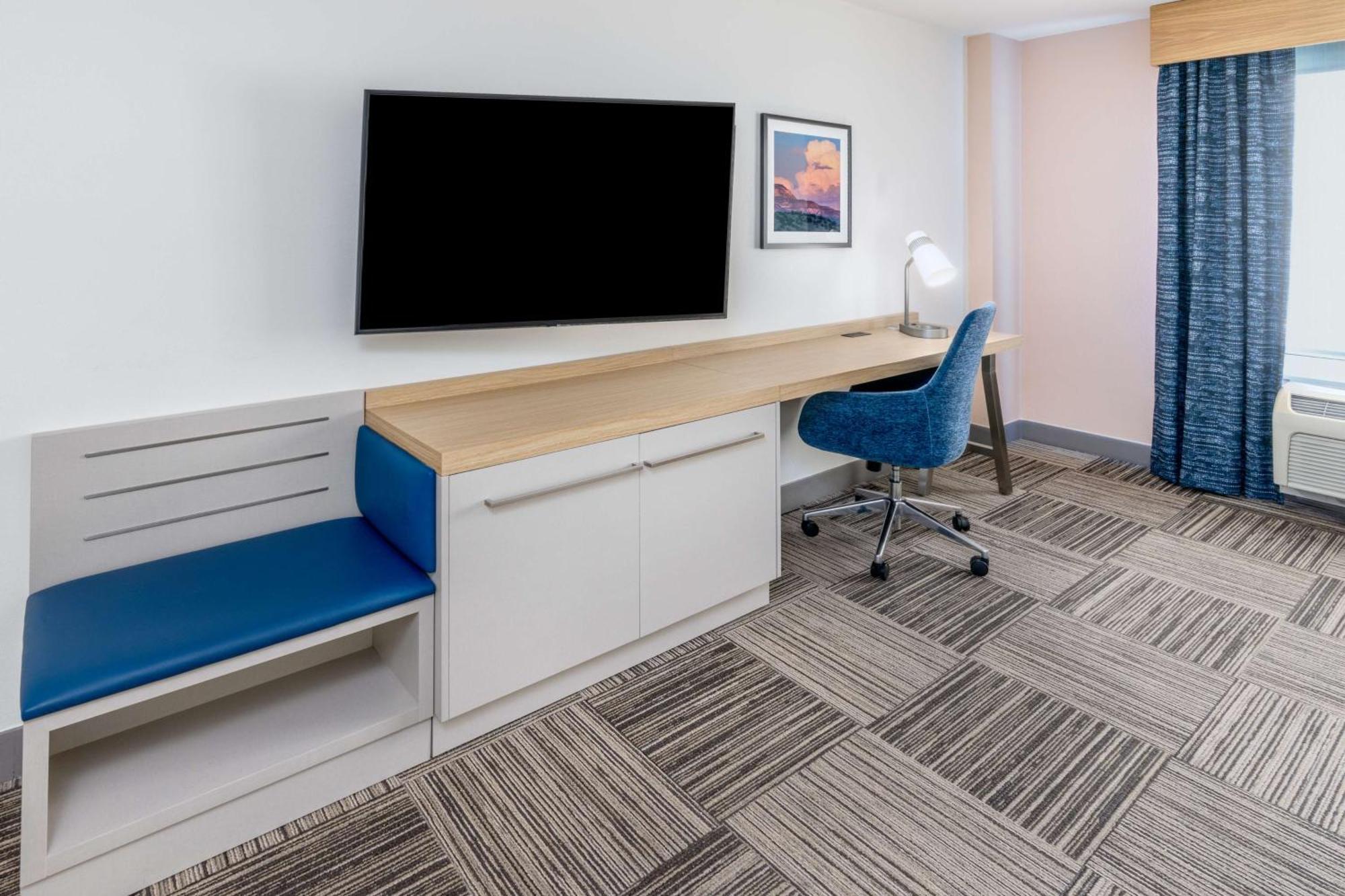 Queen Room with Two Queen Beds - Hearing Accessible